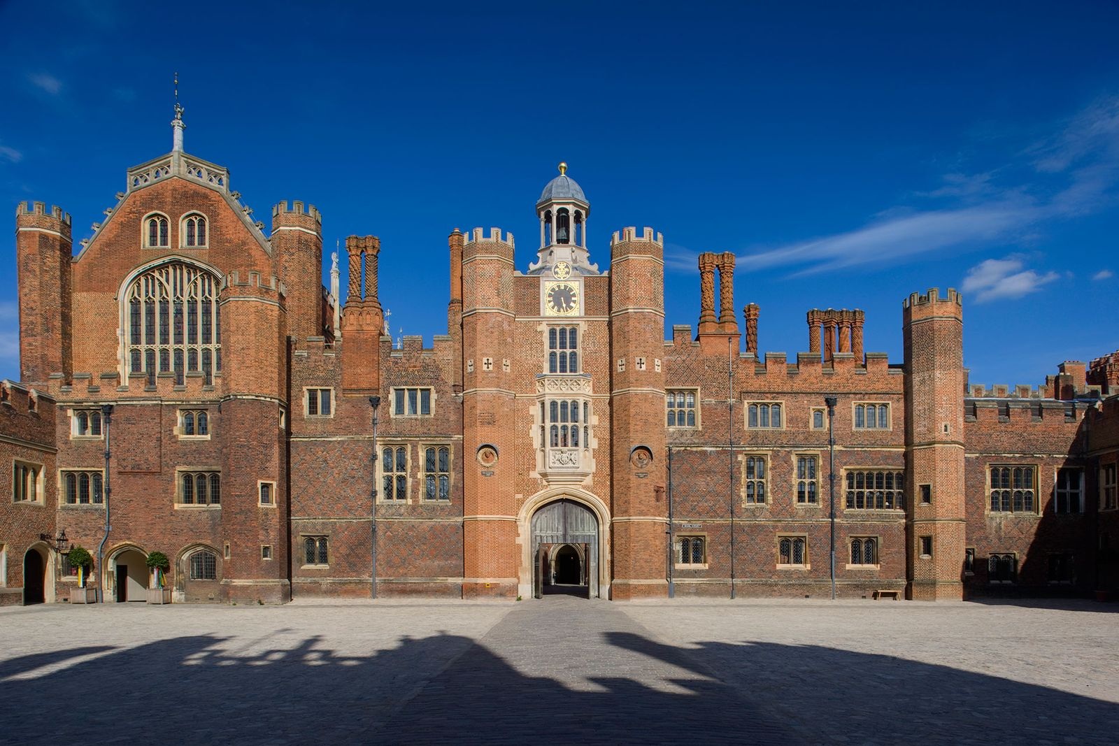 Hampton Court Palace — Royal history on a grand scale